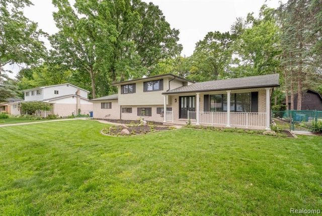 6742 Canterbury Court, Shelby Twp, MI 48316
