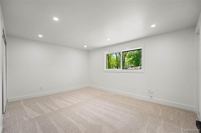 6742 Canterbury Court, Shelby Twp, MI 48316