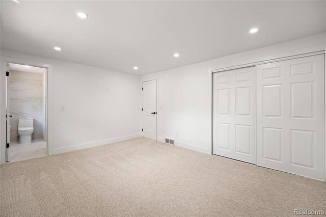 6742 Canterbury Court, Shelby Twp, MI 48316