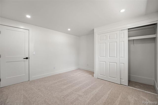 6742 Canterbury Court, Shelby Twp, MI 48316