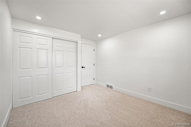 6742 Canterbury Court, Shelby Twp, MI 48316