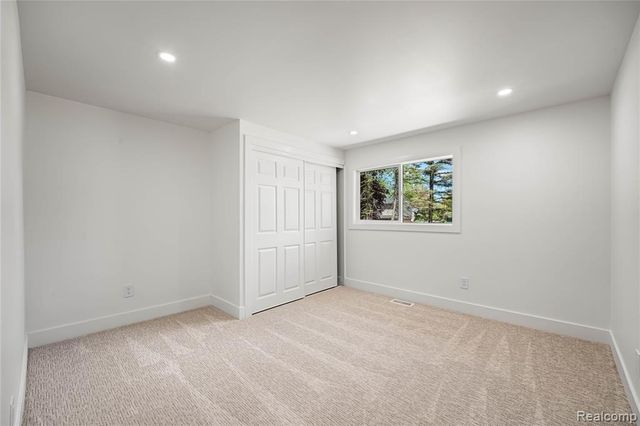 6742 Canterbury Court, Shelby Twp, MI 48316