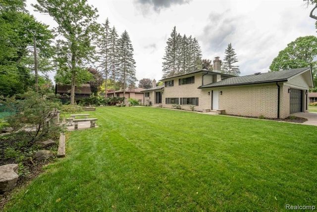 6742 Canterbury Court, Shelby Twp, MI 48316