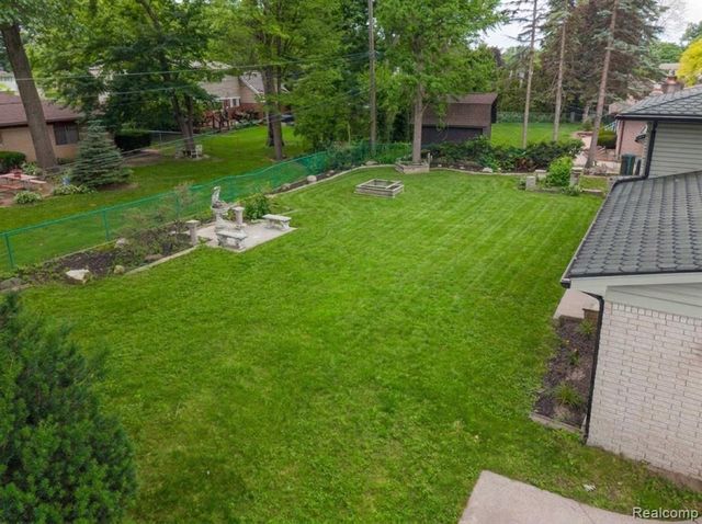 6742 Canterbury Court, Shelby Twp, MI 48316