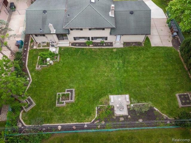 6742 Canterbury Court, Shelby Twp, MI 48316