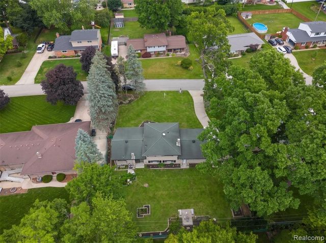 6742 Canterbury Court, Shelby Twp, MI 48316