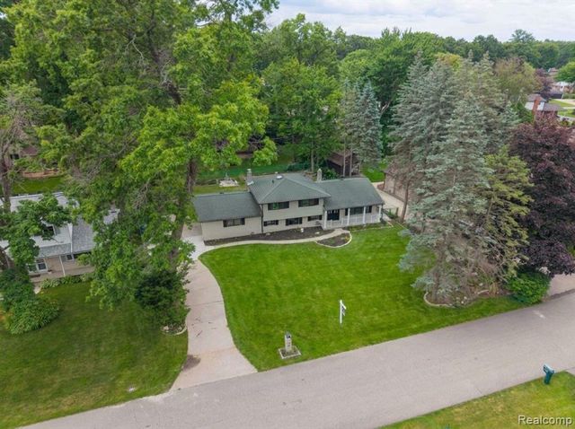 6742 Canterbury Court, Shelby Twp, MI 48316