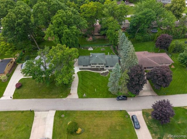6742 Canterbury Court, Shelby Twp, MI 48316