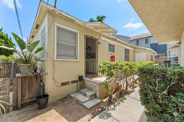 1956 Pacific Beach Dr, San Diego, CA 92109