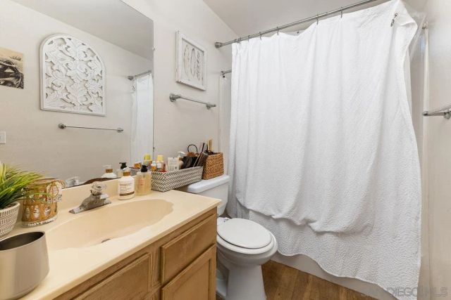 1956 Pacific Beach Dr, San Diego, CA 92109