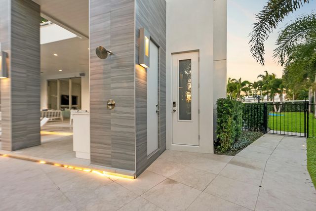 2162 Radnor Road, North Palm Beach, FL 33408