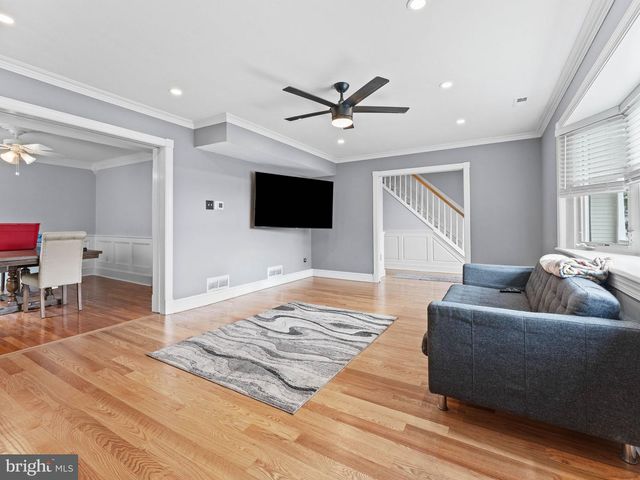 8 CHESTERFIELD RD, Sewell, NJ 08080
