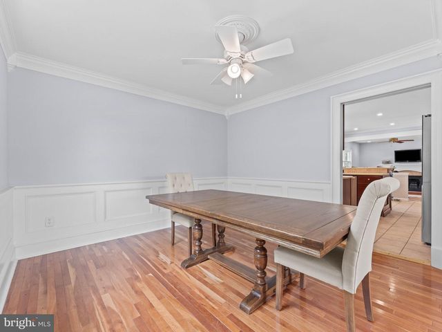 8 CHESTERFIELD RD, Sewell, NJ 08080