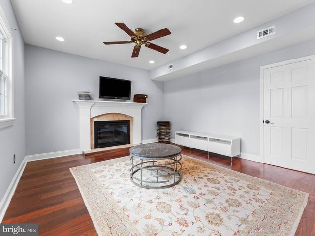 8 CHESTERFIELD RD, Sewell, NJ 08080