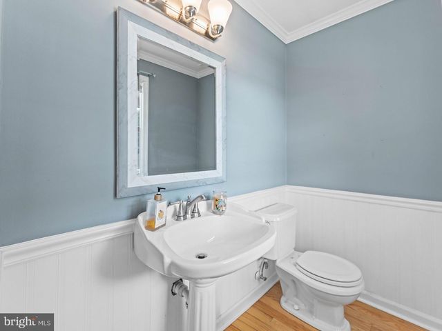 8 CHESTERFIELD RD, Sewell, NJ 08080