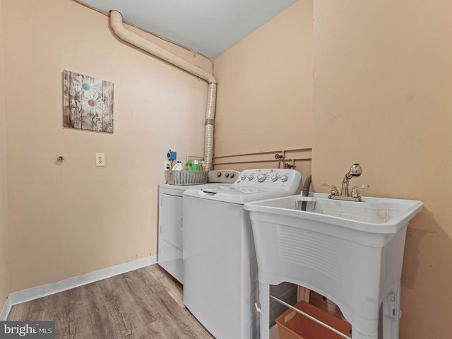 8 CHESTERFIELD RD, Sewell, NJ 08080