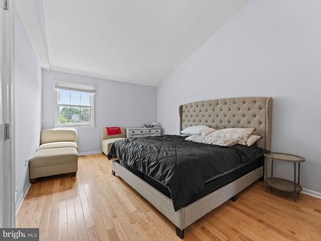 8 CHESTERFIELD RD, Sewell, NJ 08080
