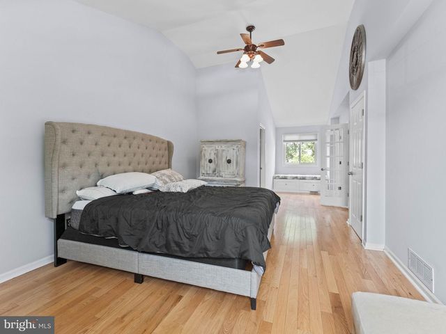 8 CHESTERFIELD RD, Sewell, NJ 08080
