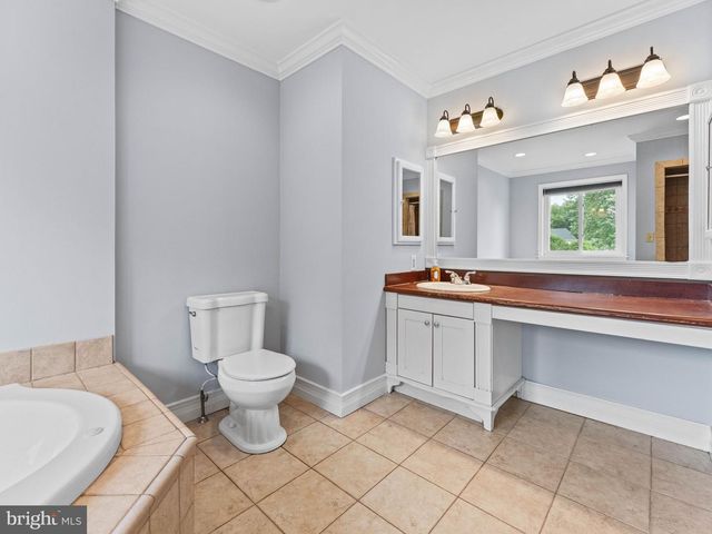 8 CHESTERFIELD RD, Sewell, NJ 08080