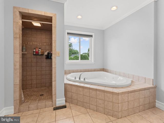 8 CHESTERFIELD RD, Sewell, NJ 08080