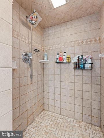 8 CHESTERFIELD RD, Sewell, NJ 08080