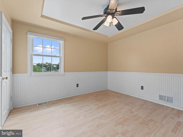 8 CHESTERFIELD RD, Sewell, NJ 08080