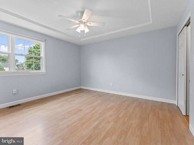 8 CHESTERFIELD RD, Sewell, NJ 08080