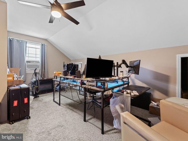 8 CHESTERFIELD RD, Sewell, NJ 08080