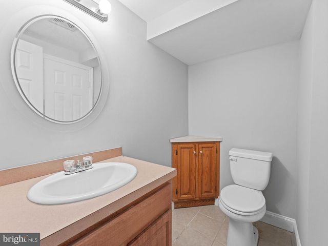 8 CHESTERFIELD RD, Sewell, NJ 08080