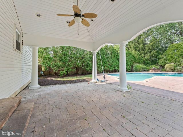 8 CHESTERFIELD RD, Sewell, NJ 08080