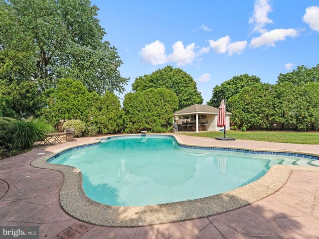 8 CHESTERFIELD RD, Sewell, NJ 08080
