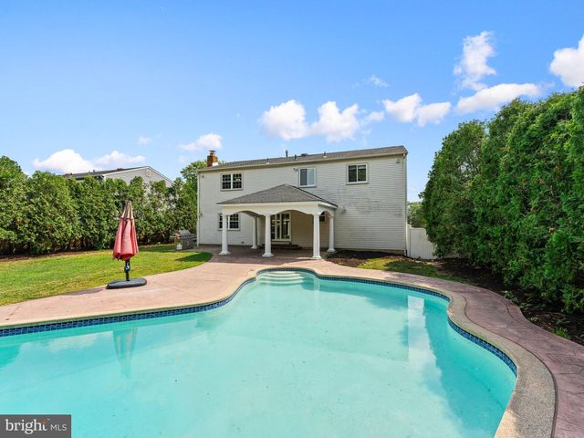 8 CHESTERFIELD RD, Sewell, NJ 08080