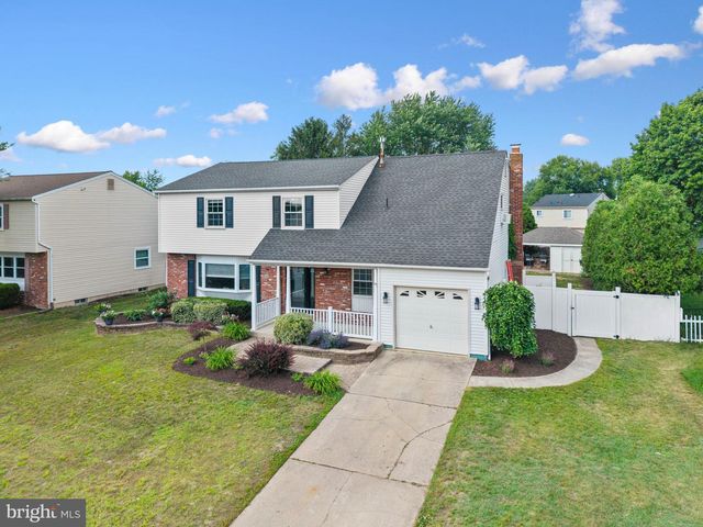 8 CHESTERFIELD RD, Sewell, NJ 08080