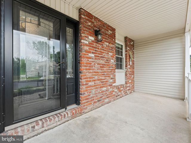 8 CHESTERFIELD RD, Sewell, NJ 08080