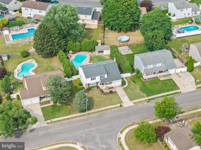 8 CHESTERFIELD RD, Sewell, NJ 08080