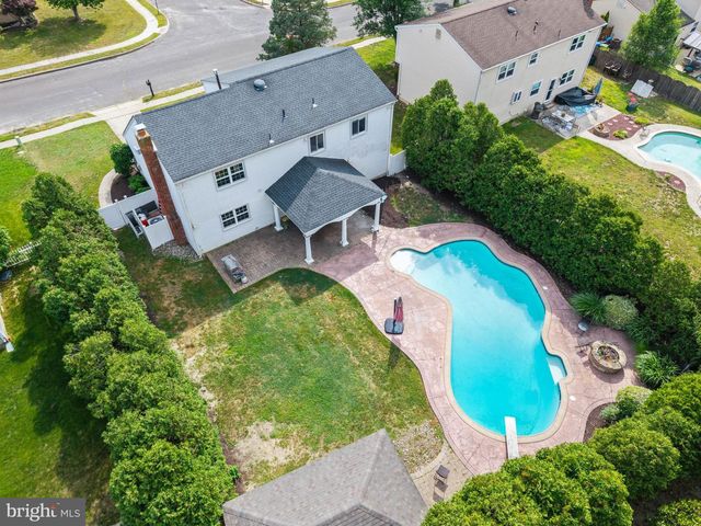 8 CHESTERFIELD RD, Sewell, NJ 08080