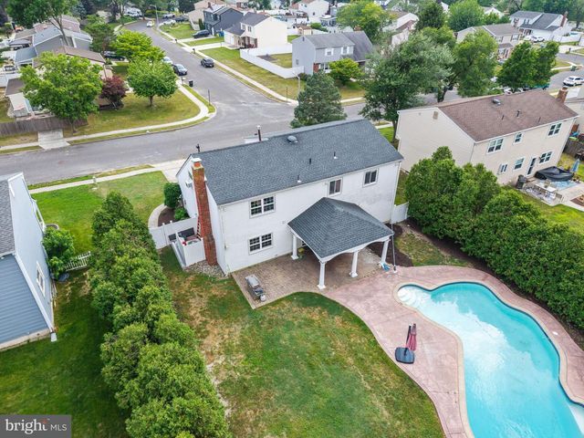 8 CHESTERFIELD RD, Sewell, NJ 08080