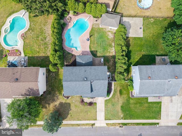 8 CHESTERFIELD RD, Sewell, NJ 08080