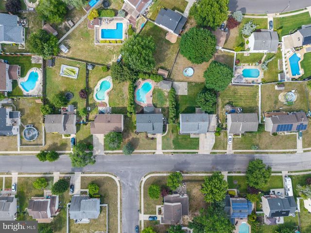 8 CHESTERFIELD RD, Sewell, NJ 08080