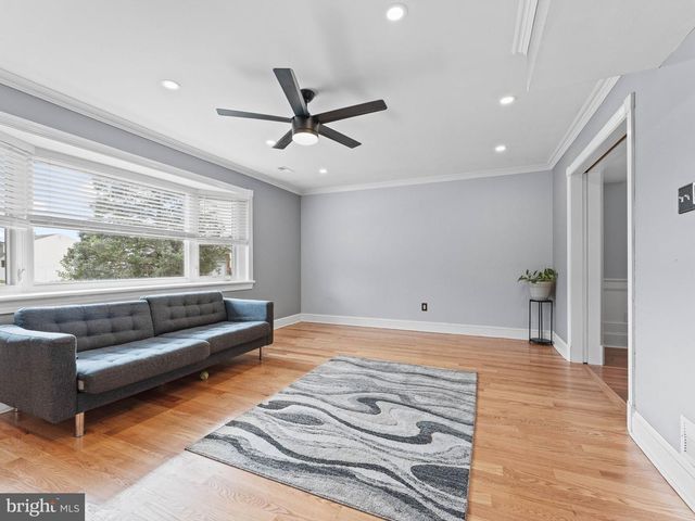 8 CHESTERFIELD RD, Sewell, NJ 08080