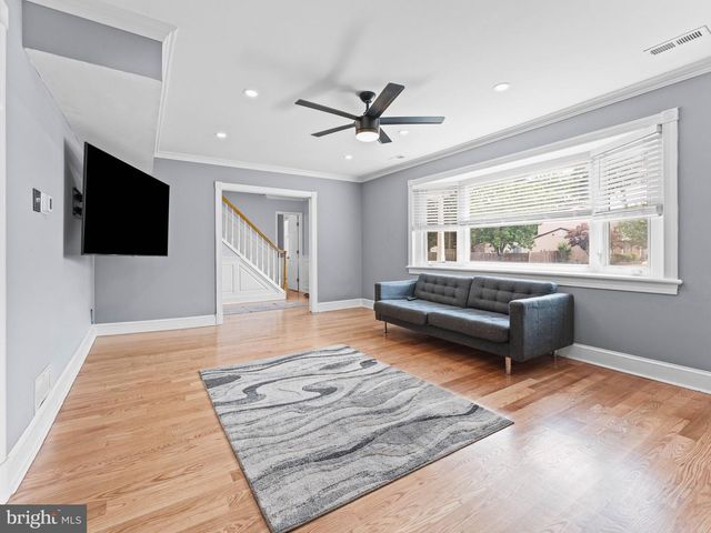 8 CHESTERFIELD RD, Sewell, NJ 08080