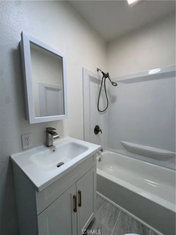 8220 Wall, Los Angeles, CA 90003