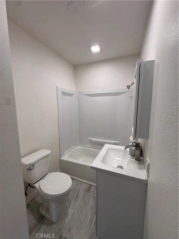 8220 Wall, Los Angeles, CA 90003
