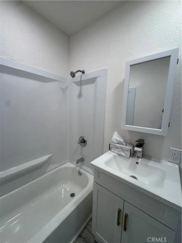 8220 Wall, Los Angeles, CA 90003