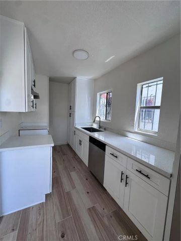 8220 Wall, Los Angeles, CA 90003