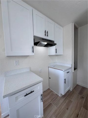 8220 Wall, Los Angeles, CA 90003