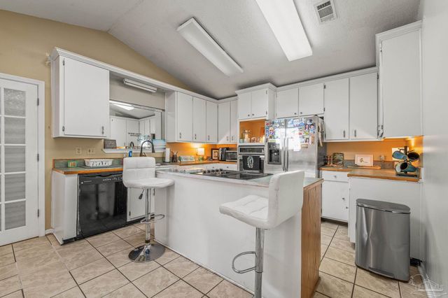 6859 Liberty St, Navarre, FL 32566