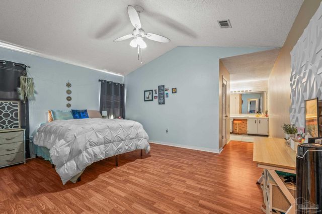 6859 Liberty St, Navarre, FL 32566