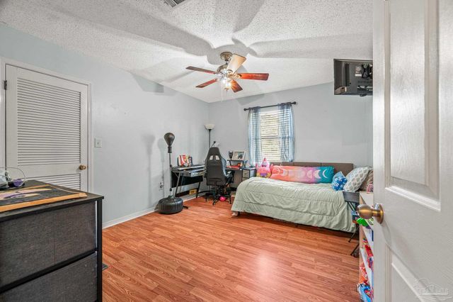6859 Liberty St, Navarre, FL 32566