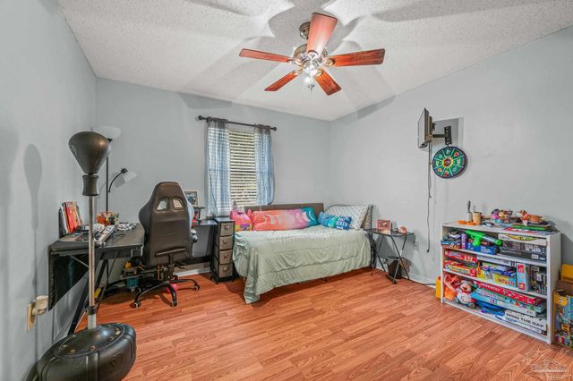 6859 Liberty St, Navarre, FL 32566